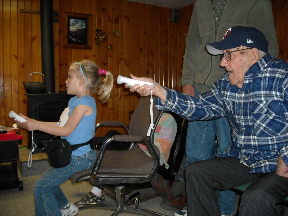 Grandpa-playing-the-Wii