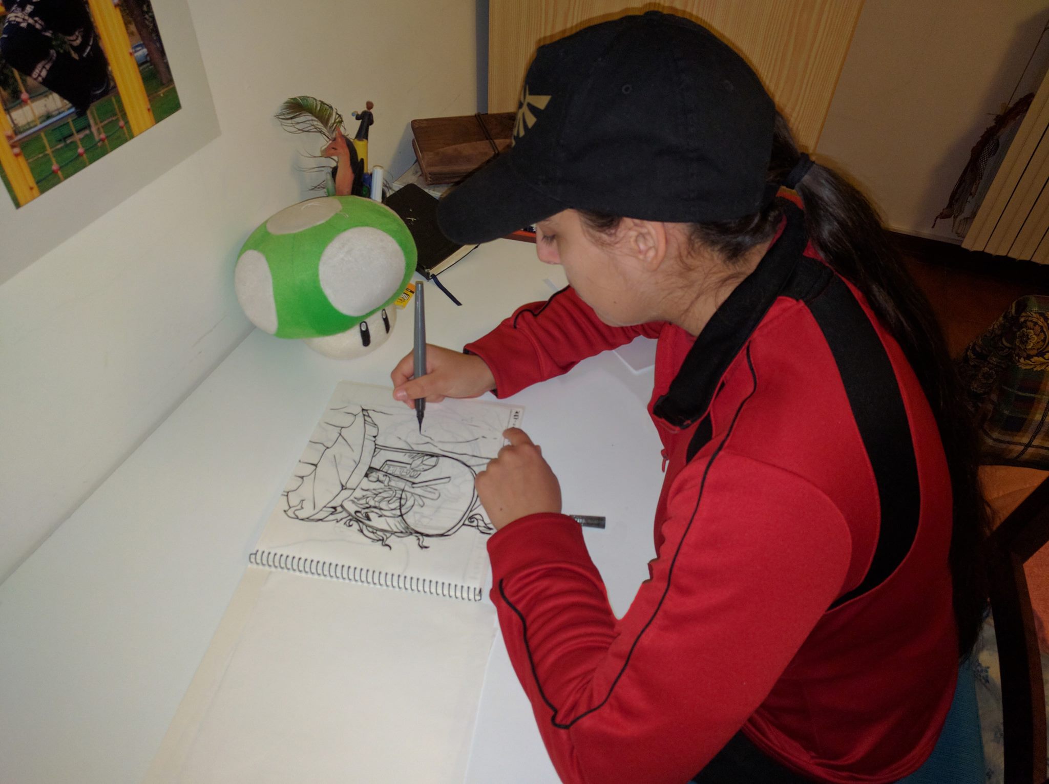 Fabiola Allegrone è l'artista di Elf Games Works; nella foto è intenta a disegnare una scena di Little Briar Rose